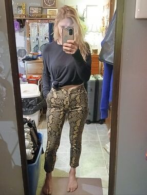 🧡H&M💚BUY 1 GET 1 FREE🧡 Snakeskin Print Capri Pants    Sz 4